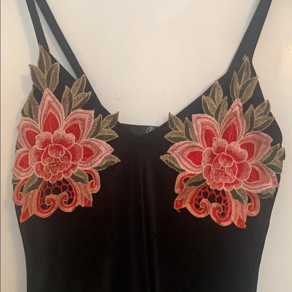 Floral Applique Velvet Bodysuit - Picture 4 of 5